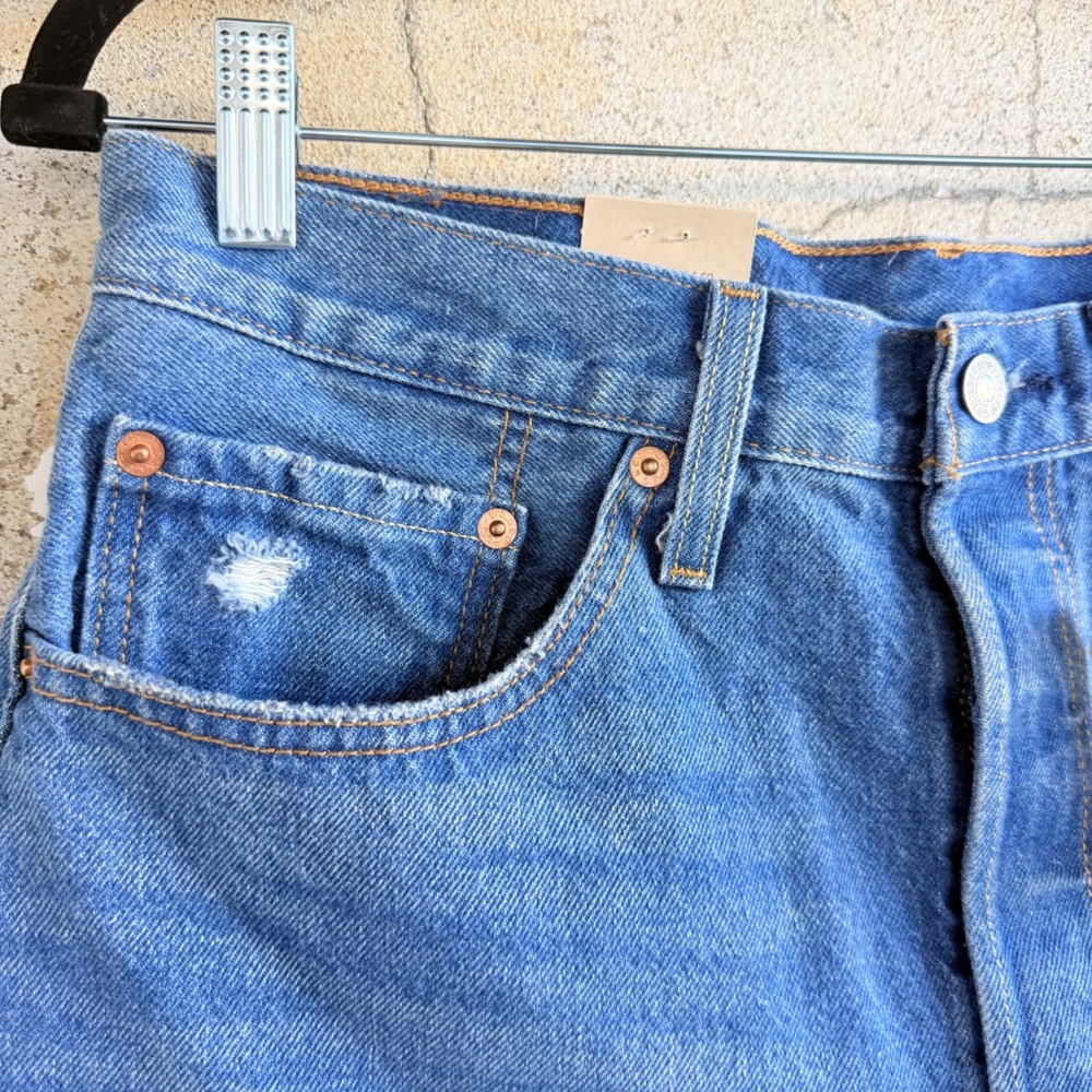 Levis 501 Jean Shorts High Rise Distressed Medium Wash Blue W30 NWT Classic - Picture 2 of 9